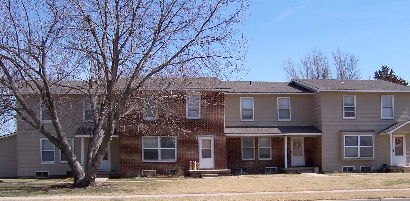 601-607 N Cedar St in Goddard, KS - Building Photo