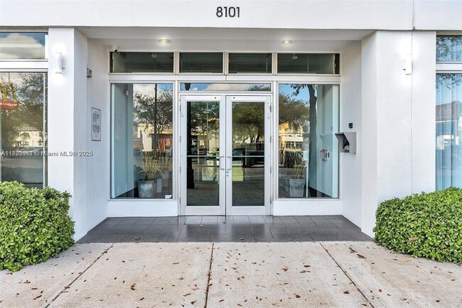 8101 Biscayne Blvd, Unit R-607 in Miami, FL - Building Photo - Building Photo