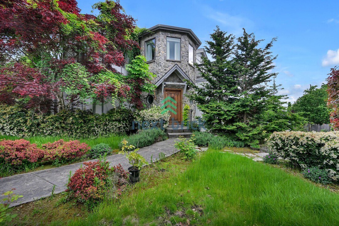 117 11th Ave in Kirkland, WA - Building Photo