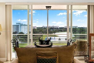 3095 N Course Dr, Unit 811 in Pompano Beach, FL - Building Photo - Building Photo