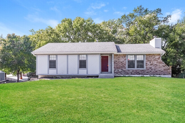 property at 1504 Manor Cir