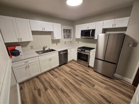 1019 Widdicomb Ave NW, Unit 2 in Grand Rapids, MI - Building Photo