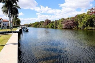 2948 Hidden Harbour Ct in Fort Lauderdale, FL - Foto de edificio - Building Photo