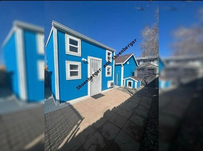 1355 Prater Way in Sparks, NV - Building Photo