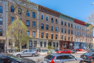 66 Patchen Ave in Brooklyn, NY - Foto de edificio - Building Photo