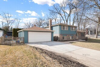 818 Pleasant Ave in Glen Ellyn, IL - Building Photo - Building Photo