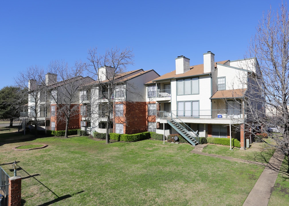 Cadence in Dallas, TX - Building Photo