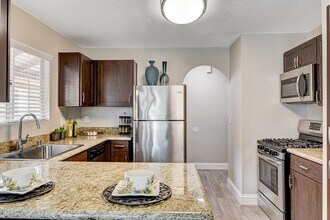 Breakers Apartments in Las Vegas, NV - Foto de edificio - Building Photo