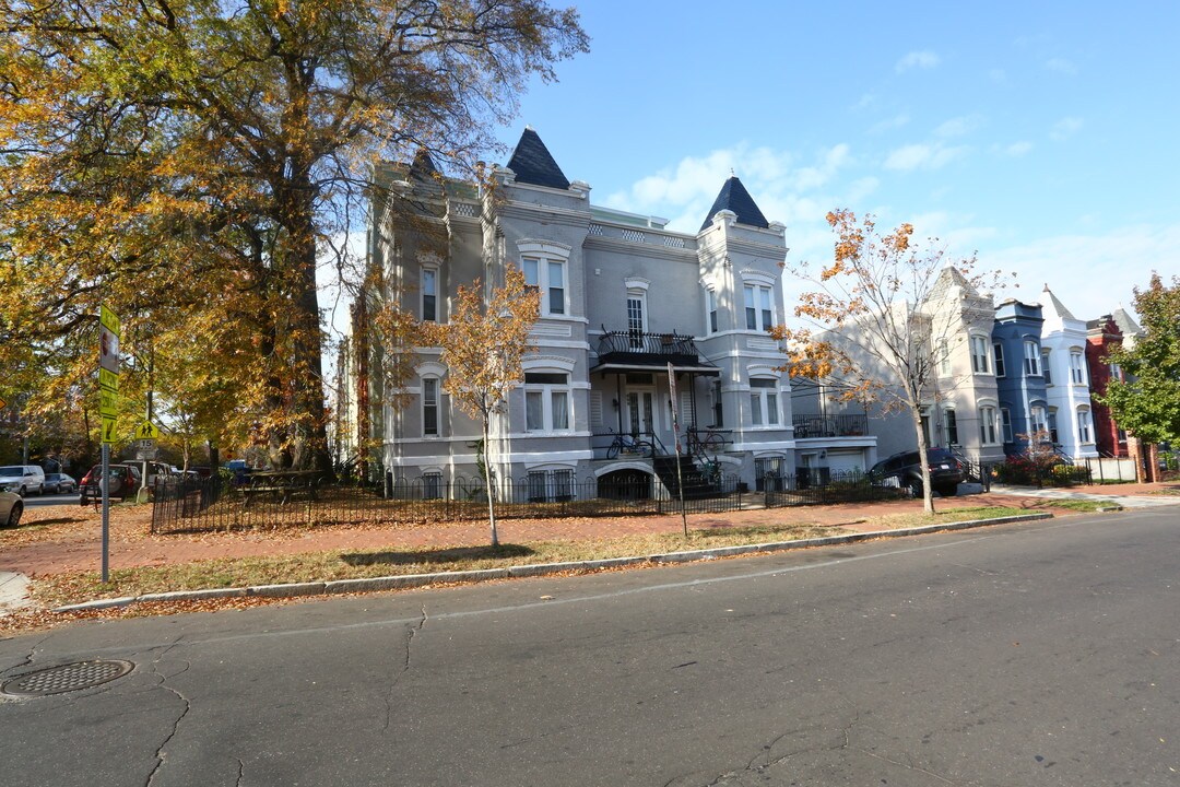 600 11th St NE in Washington, DC - Building Photo