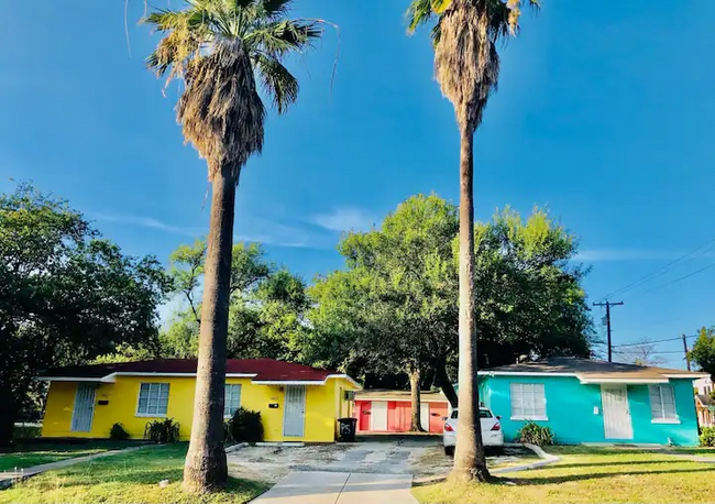 property at 1801 W Craig Pl