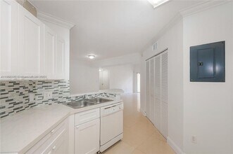 6292 NW 186th St in Hialeah, FL - Building Photo - Building Photo