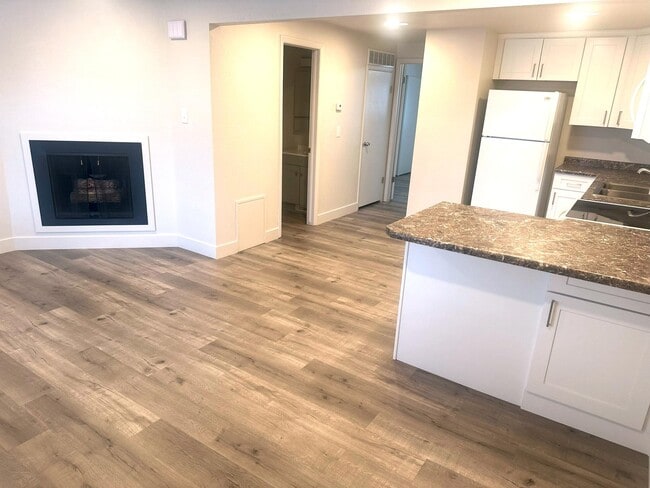 2519 S 300 E, Unit Apt 14 in Salt Lake City, UT - Building Photo - Building Photo