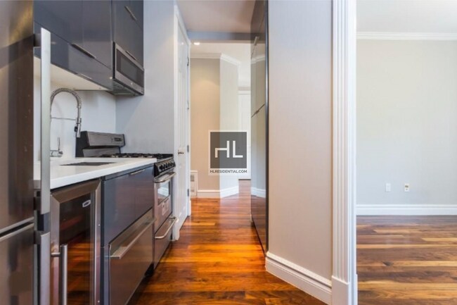 property at 1590 Lexington Ave