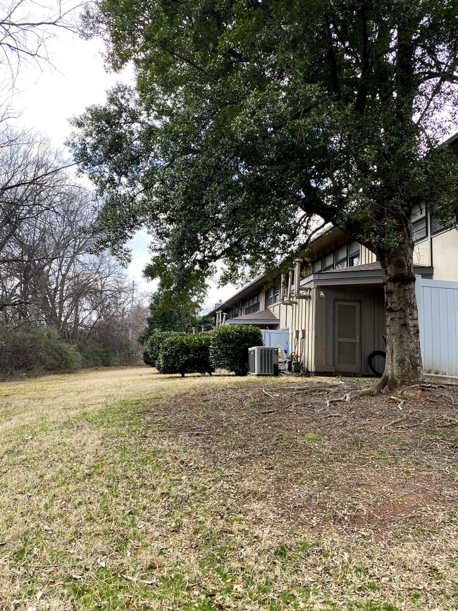 Amberwood in Huntsville, AL - Building Photo - Building Photo