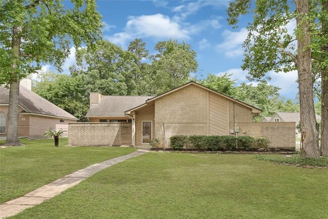 property at 52 Greentree Ln