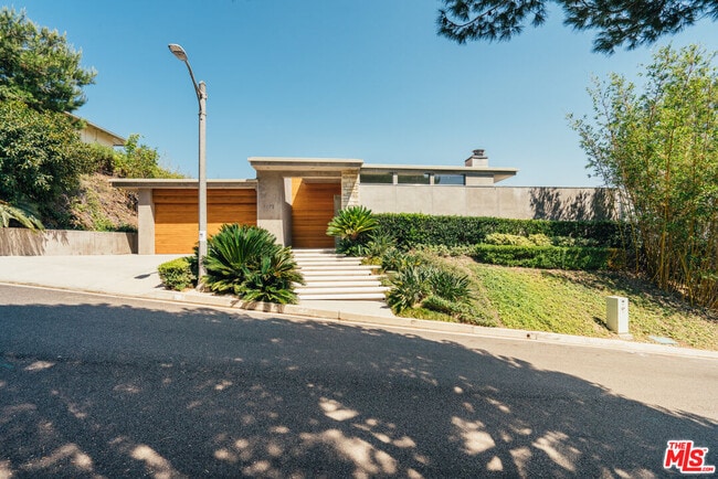 1470 Carla Ridge in Beverly Hills, CA - Building Photo - Building Photo