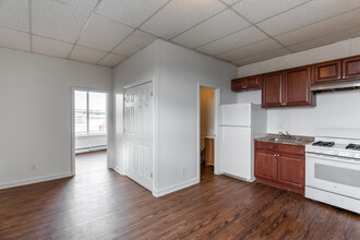 1294 Stratford Ave in Bridgeport, CT - Building Photo - Interior Photo