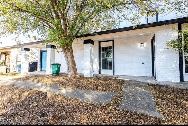 4900 E Stassney Ln in Austin, TX - Building Photo - Building Photo