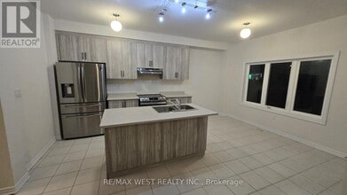 52 Cottonwood Cres in Welland, ON - Building Photo - Building Photo