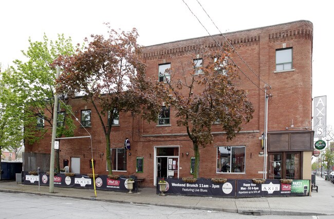 3044-3048 Dundas St W in Toronto, ON - Building Photo - Building Photo