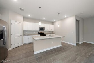 3164 Weston Manor Dr in Alva, FL - Building Photo - Building Photo