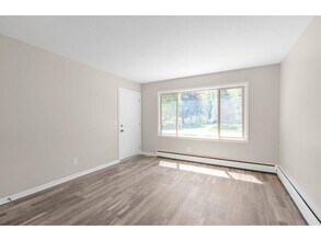 2081 Hillview Rd in Mounds View, MN - Building Photo - Building Photo