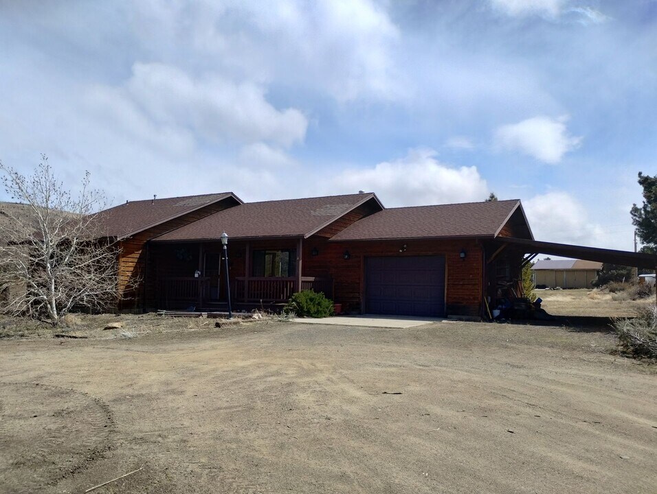 3137 Bodie Rd in Gardnerville, NV - Building Photo