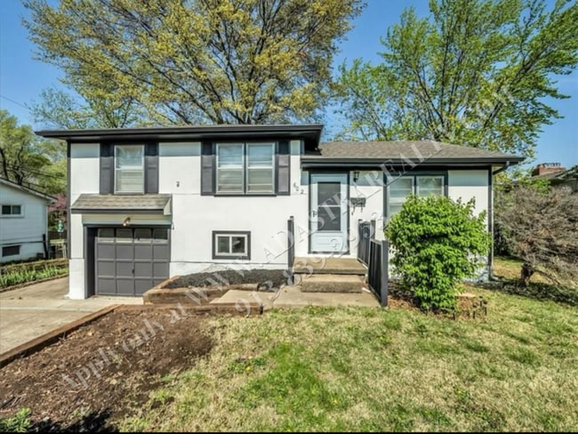 property at 602 SW Lea Dr