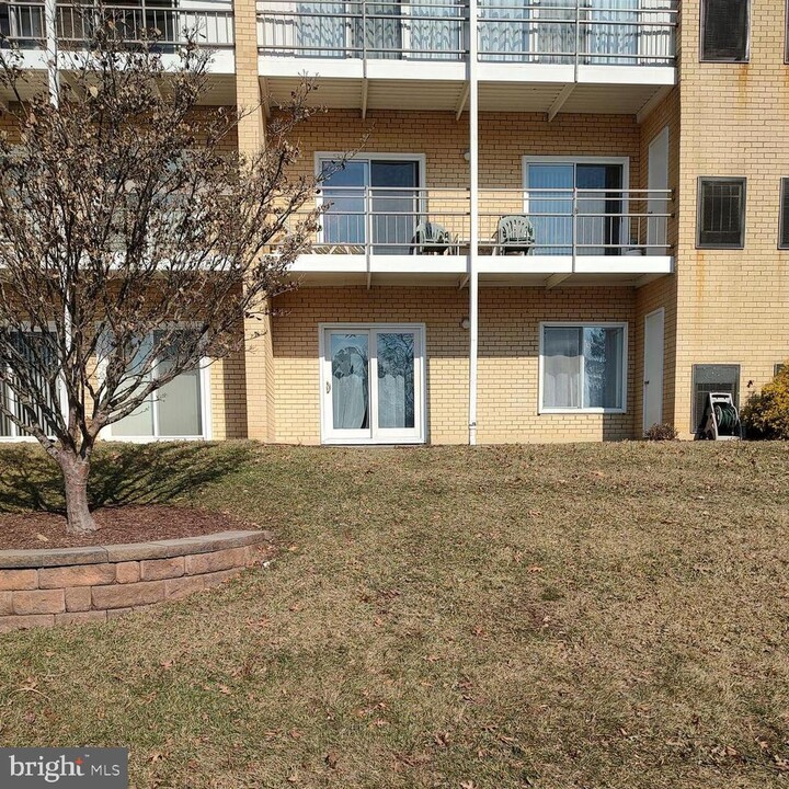 15101 Glade Dr in Silver Spring, MD - Building Photo