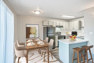 Peaks at Los Ranchos in Albuquerque, NM - Building Photo