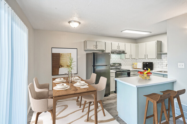 Peaks at Los Ranchos in Albuquerque, NM - Building Photo - Building Photo