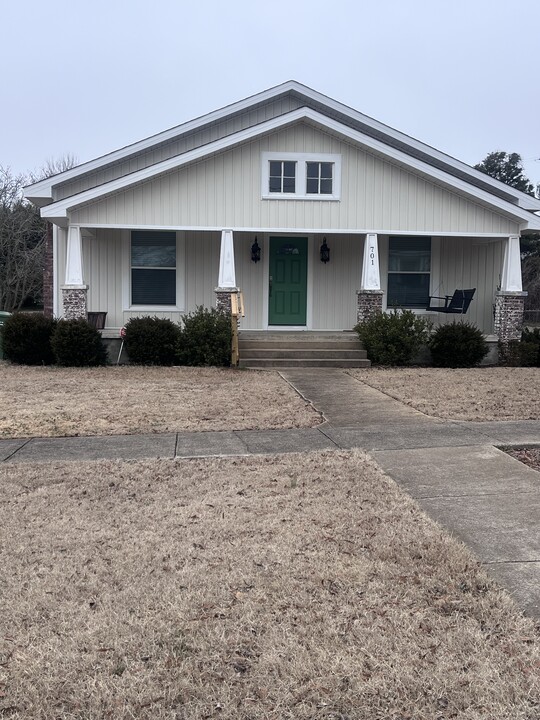 701 E 4th St in Tuscumbia, AL - Building Photo