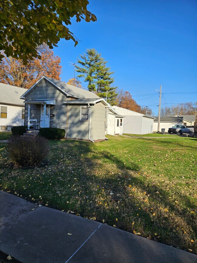 1618 S 14th St in Burlington, IA - Building Photo - Building Photo