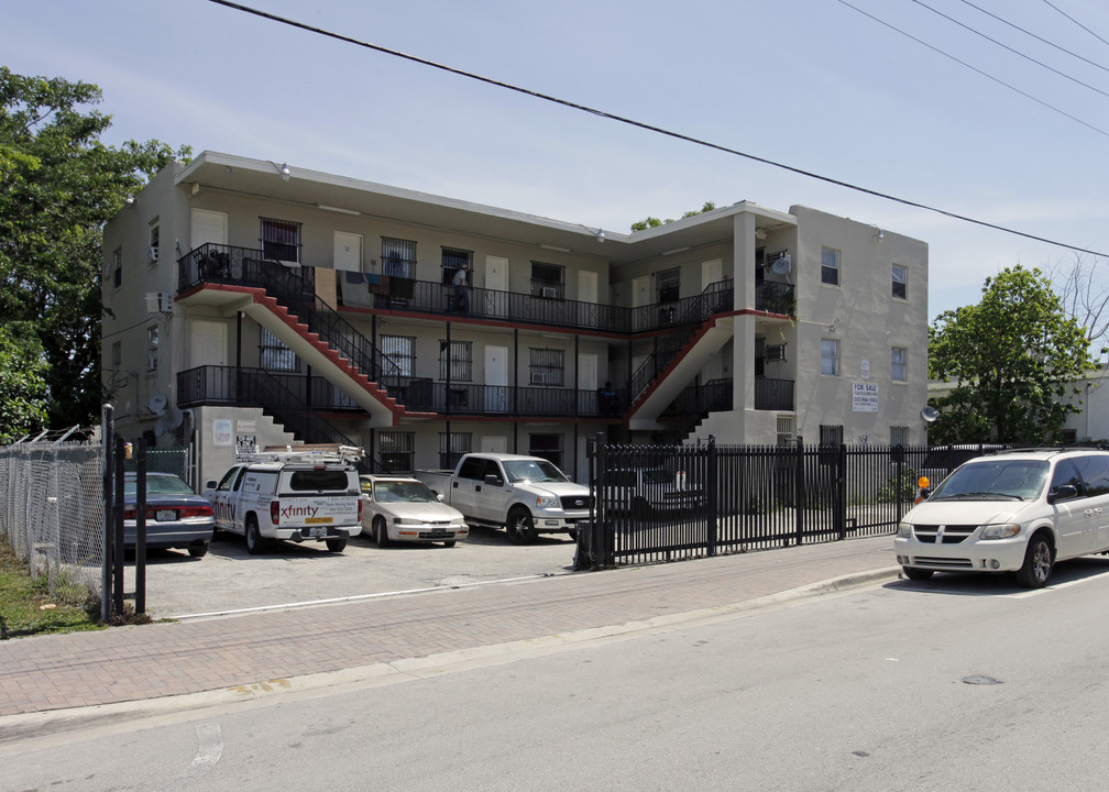 3441 Grand Ave in Miami, FL - Foto de edificio