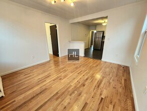 21-72 33rd St-Unit -3 in Queens, NY - Foto de edificio - Building Photo