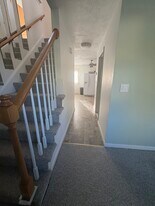 183 Walnut Hill Rd, Unit Left Side in Woonsocket, RI - Building Photo