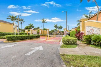 755 E Mowry Ct in Homestead, FL - Building Photo - Building Photo