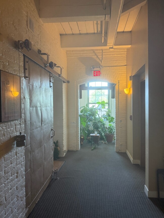 387 3rd Ave, Unit 104 in Troy, NY - Foto de edificio - Building Photo