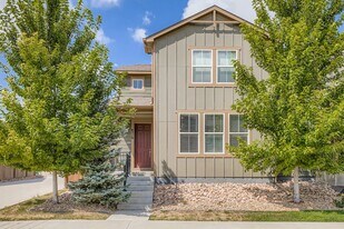 8219 S Trails Edge Ct in Centennial, CO - Building Photo