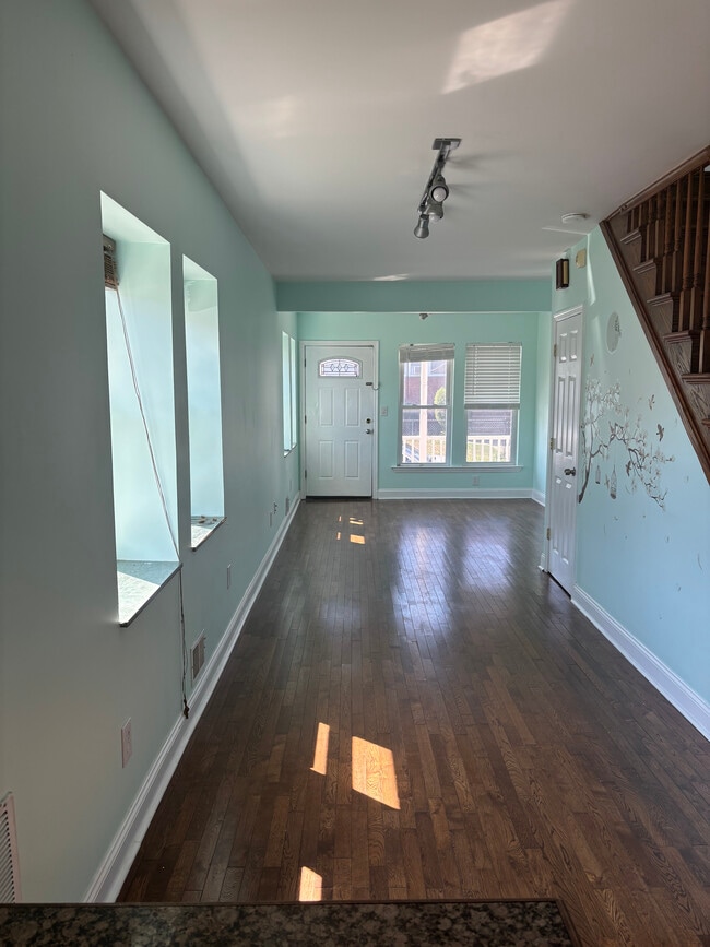 939 Meacham Ave in Linden, NJ - Foto de edificio - Building Photo