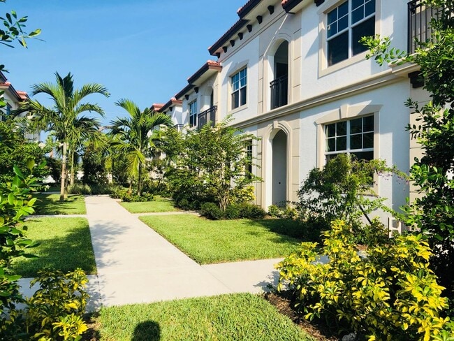 14426 Emerald Pl Wy in Delray Beach, FL - Building Photo - Building Photo