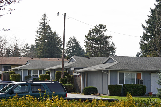 18725 SE Ashton Ln in Milwaukie, OR - Foto de edificio - Building Photo