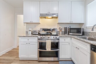 225 S Main St in Placentia, CA - Foto de edificio - Building Photo