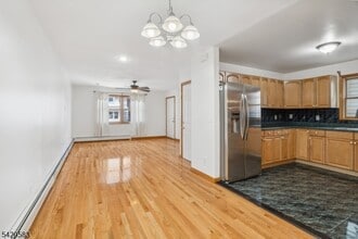 66 Atlantic St in Jersey City, NJ - Foto de edificio - Building Photo