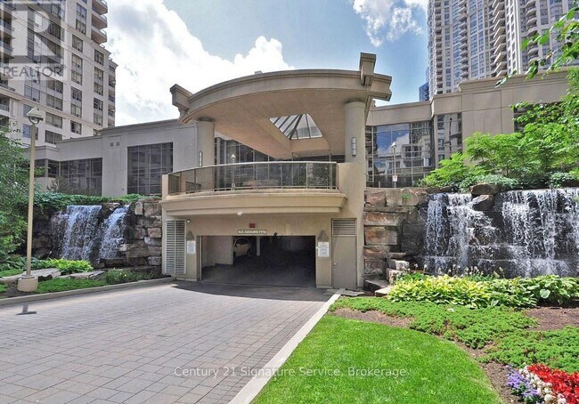 3880 Duke of York Blvd in Mississauga, ON - Building Photo - Building Photo