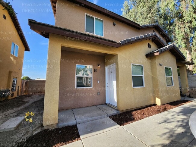 property at 3267 Chester Ln
