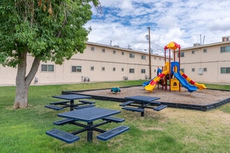 Paso Este in El Paso, TX - Foto de edificio - Building Photo