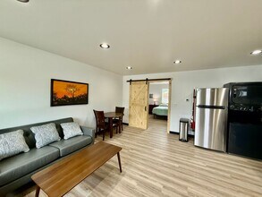 46860 Isaak Rd in Soldotna, AK - Foto de edificio - Building Photo