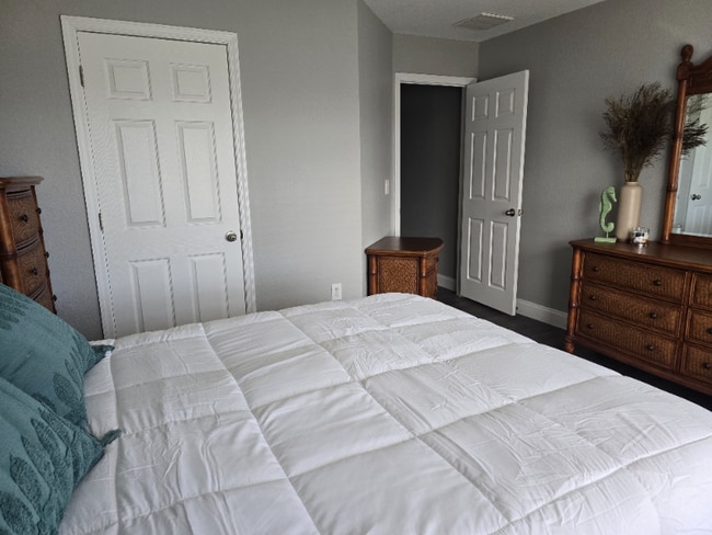 908 NW 15th Ave in Cape Coral, FL - Building Photo - Building Photo