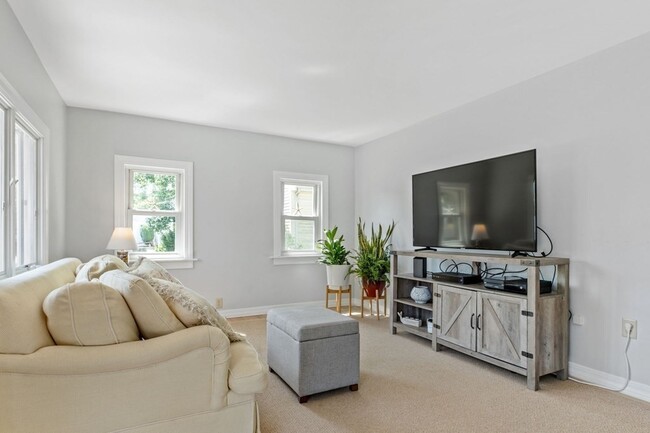 113 Greenvale Ave in Weymouth, MA - Building Photo - Building Photo